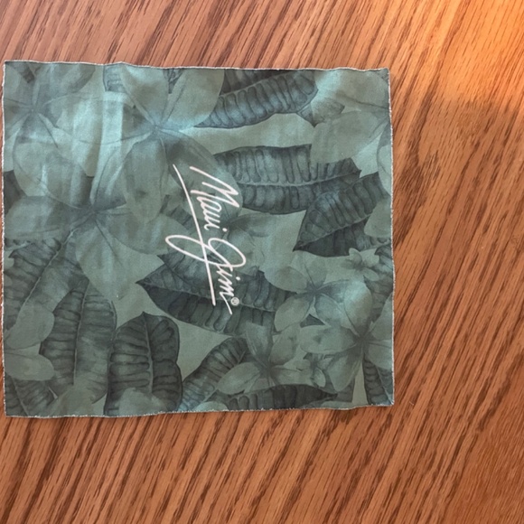 Maui Jim Sunglasses - Picture 3 of 4